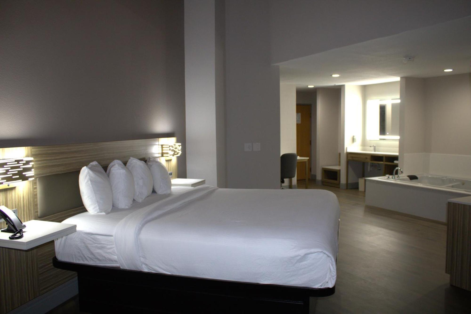 Baymont Inn & Suites By Wyndham סן מרקוס מראה חיצוני תמונה